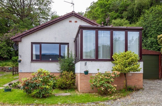 Fabulous 3-bedroom bungalow overlooking the Holy Loch