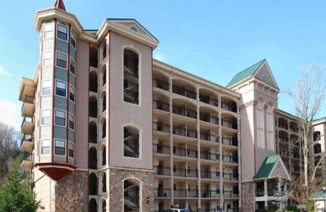 FABULOUS CONDO ABOVE ROARING FORK STREAM w/MOUNTAIN VIEWS!n