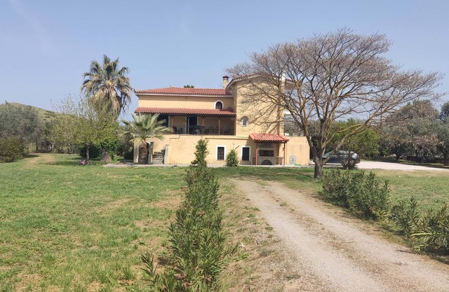 Fabulous Country house 200m2, Chalkida,Evia. 60min from Athens