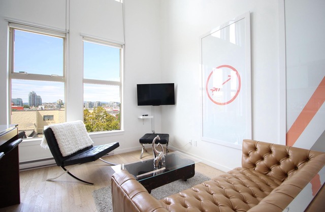 Fabulous Penthouse Loft in ❤︎ of Victoria