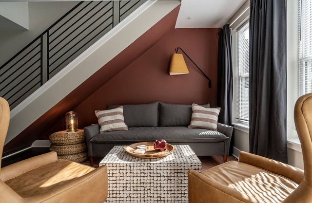 Fabulously Designed Duplex - w/Free Street Parking