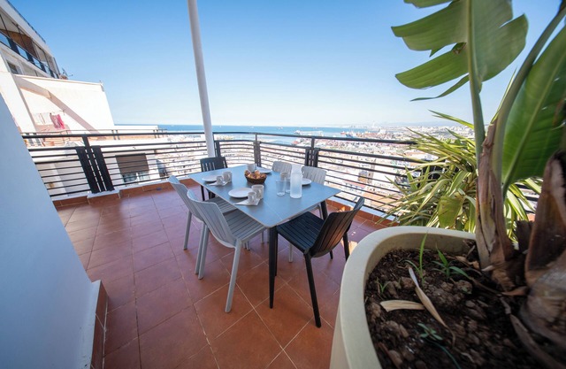 Facing the Bay - Panoramic view
