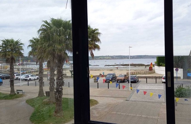 Facing the Iroise Sea Charming T1