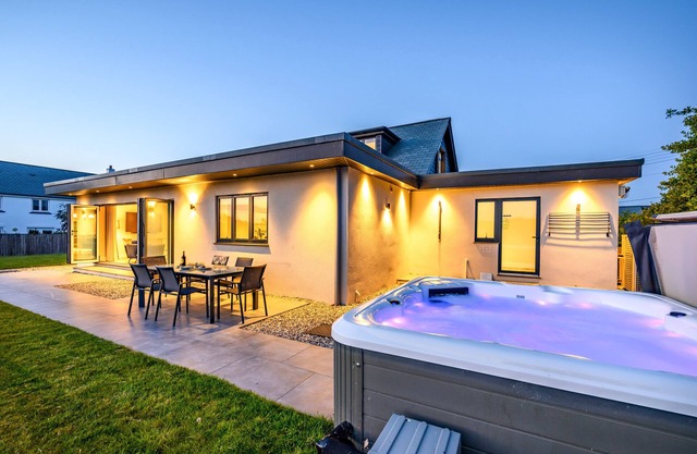 Fair Skies - Four Bedroom House, Sleeps 8