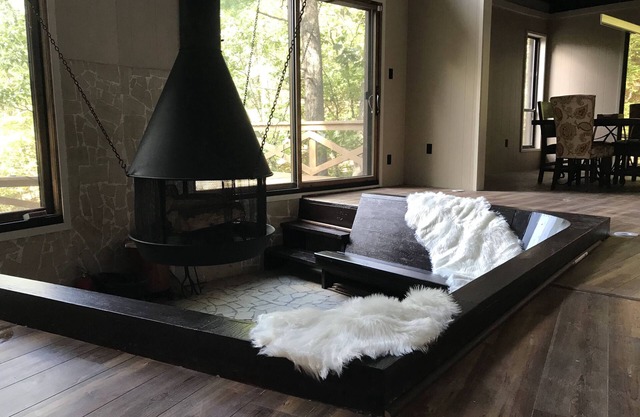 Fairytale home w/Game Rooms, Views