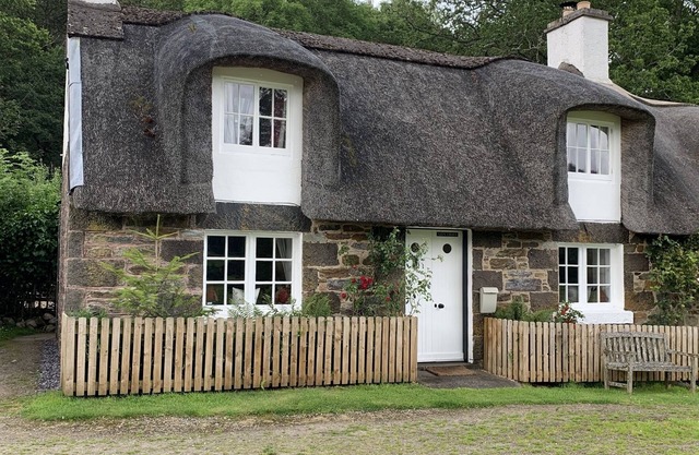 Fairytale thatched Highland Cottage