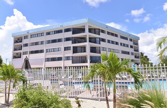 FALL '25 Deals! OCEANFRONT Lux 1350sf w/Stunning Views & All Amenities of home!