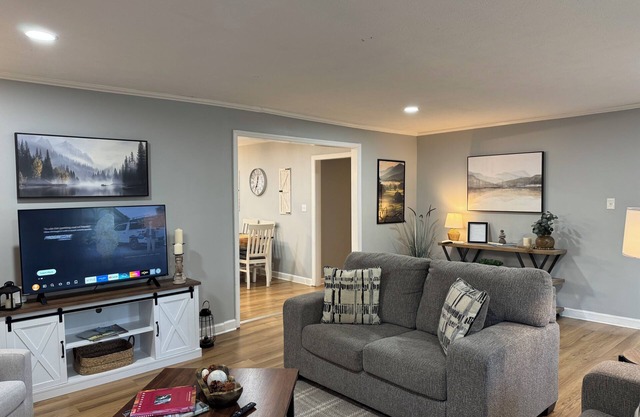 Fall Escape in Knoxville 3BR Home Near UT, Downtown & Smoky Trails