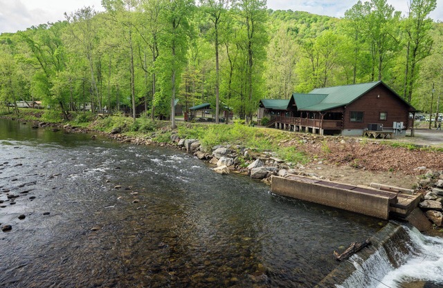 Fall Foliage Riverfront Cabin w/Hot Tub, King Bed, EV & Firepit & Mountain Views