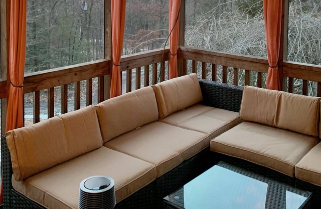 Fall Getaway: Woodstock Saugerties Home with Hot Tub and Firepit