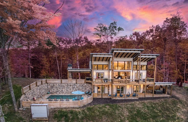 Fall View*Outdoor Kitchen*Luxury*EPIC Pool