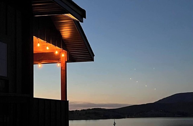 Fall Weeks Available! Stunning lake views