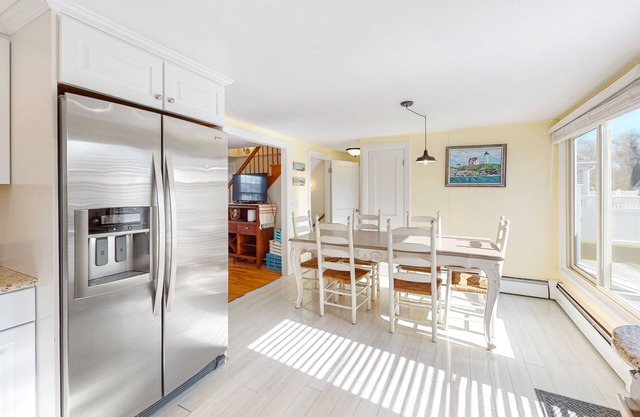 Falmouth Heights beach home with walk to beach & Martha's Vineyard ferry
