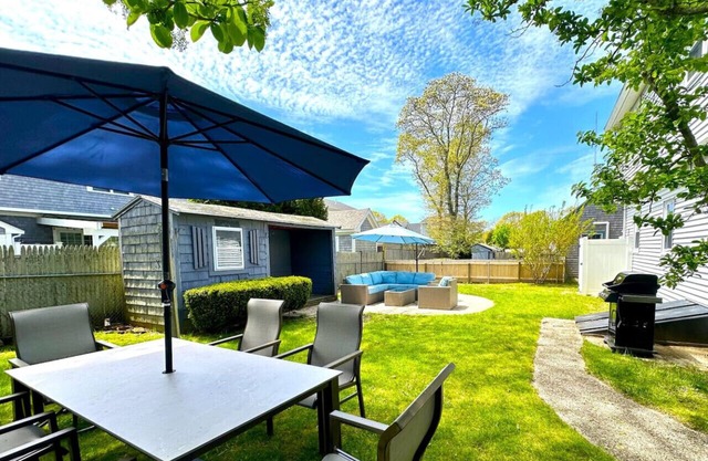 Falmouth Retreat Near Beaches, Golf Courses, Restaurants, Shopping and all the Cape Offers