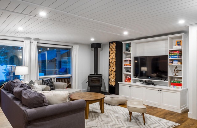 Family And Pet Friendly Lakefront Cottage With Bunkie On Oxtongue Lake