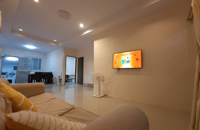Family and pet-friendly villa with warmth and well-living 10 minutes to beaches!
