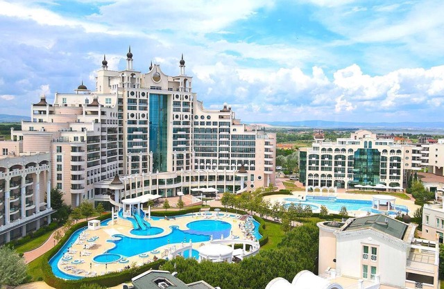 Family apartment with direct access to the beach - Apartment Sunset resort C4-17