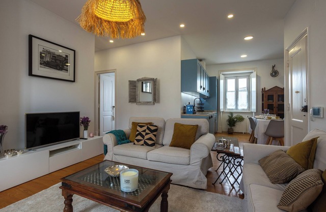 Family beach house - 5 minutes walk from the beach.nSun, wine, and lots of fun!