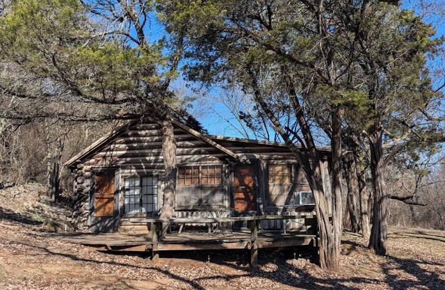 Family cabin w/large fireplace