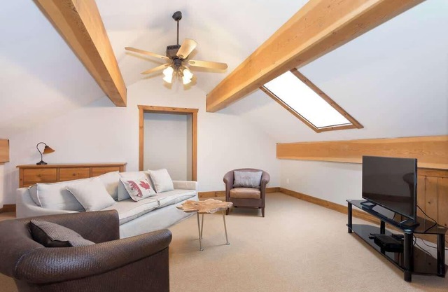 Family Chalet, Golf Course, Hot Tub, BBQ, Garden
