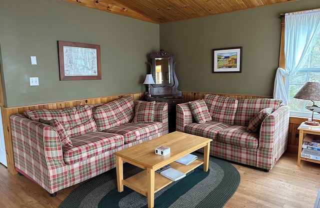 Family cottage in PEI steps from beautiful beach! Pet-Friendly
