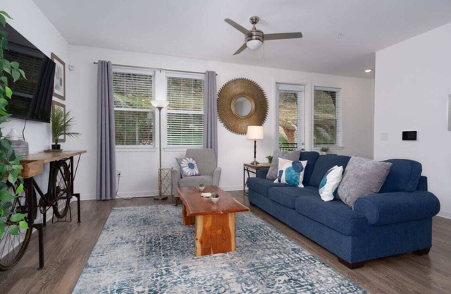 Family Escape w/Garage, Pool & Park