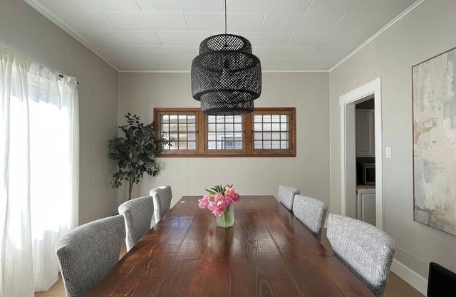 Family-Friendly 3BR Bungalow Walk to Manito Park Perfect Fall Retreat