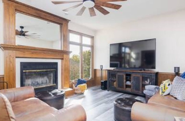 Family Friendly 5 BR Home with Hot Tub & Game Room