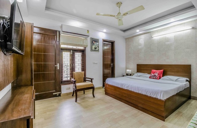 Family Friendly Apartment,3 clean rooms attached washrooms near city center