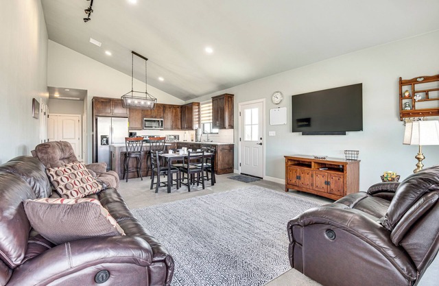 Family-Friendly Apt w/Lake Views in Ponca City!