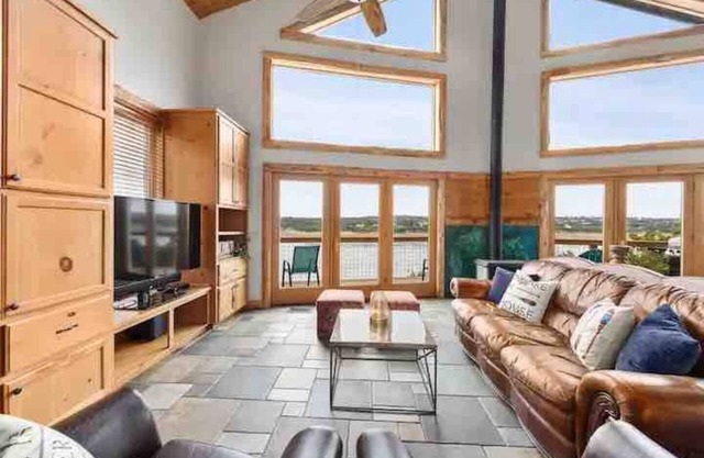 Family-Friendly Hill Country Waterfront Retreat Your dream lake vacation awaits