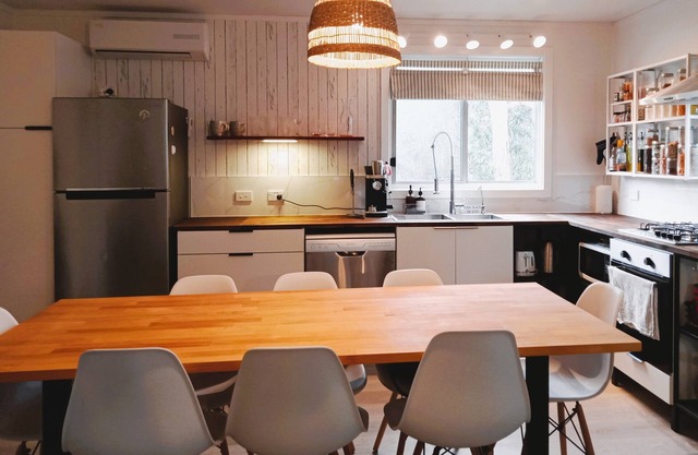 Family friendly holiday home - 3 mins to the beach!