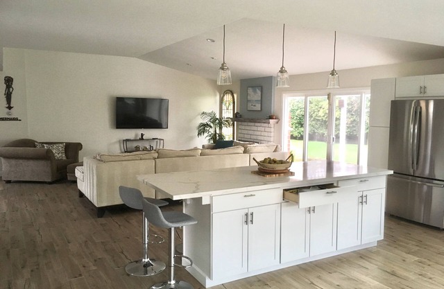 Family Friendly Home, open floor plan, private pool, yard, fire pit, 5" to beach