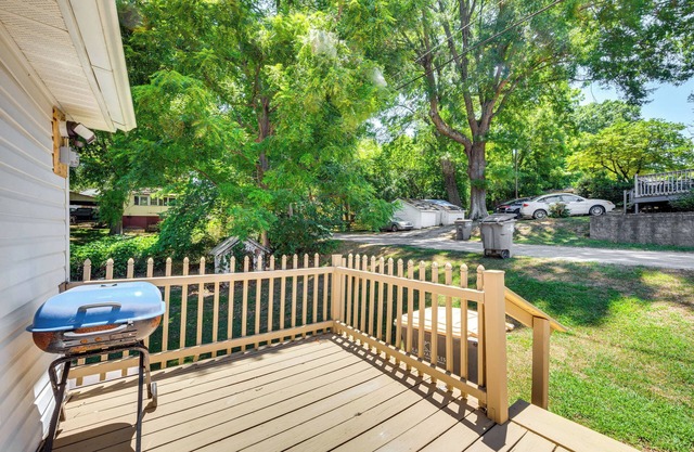 Family-Friendly Home Near Parks & Lakes!