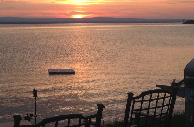 Family Friendly Lake Front Property on the Water's Edge. Spectacular Setting.