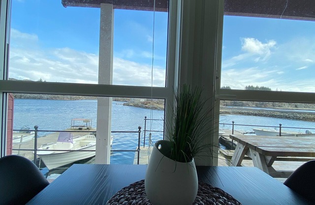 Family friendly. Situated right on the waterfront. Charter. 2 bedrooms