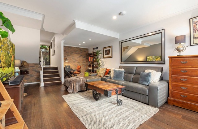Family-Friendly Townhouse with Private Courtyard