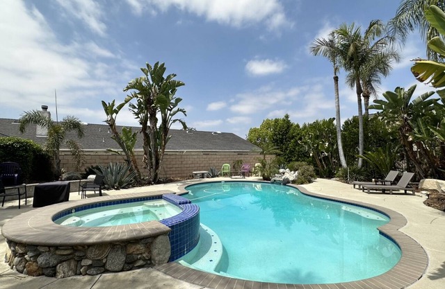 Family- Friendly Villa with Pool + BBQ + Fire-pit, close to Disney & Water Park