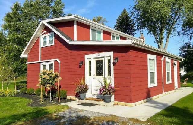 Family friendly vacation home close to beach & lake access!