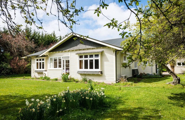 Family-friendly, well-equipped, spacious country house,garden and Fibre Internet