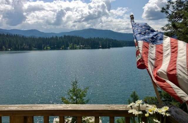 Family-friendly with a beautiful view of Hayden Lake and new outdoor Patio!