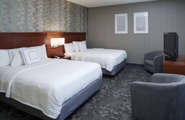 Family Fun at Milwaukee County Zoo! Pet-friendly Property, Indoor Swimming Pool!