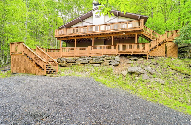 Family Home ~ 2 Mi to Beech Mountain Ski Resort!