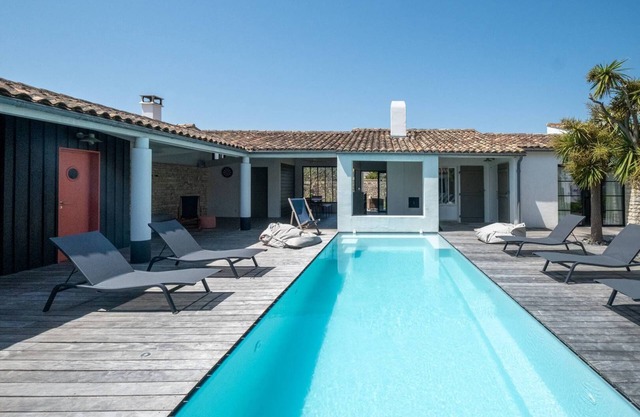Family home by the beach in la Couarde