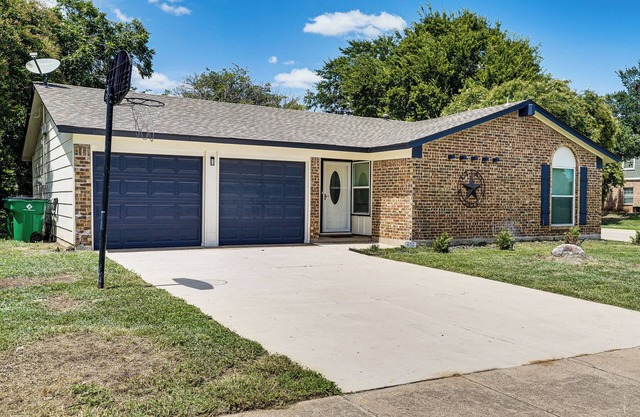 Family Home in Ft Worth Suburbs Near Benbrook Lake
