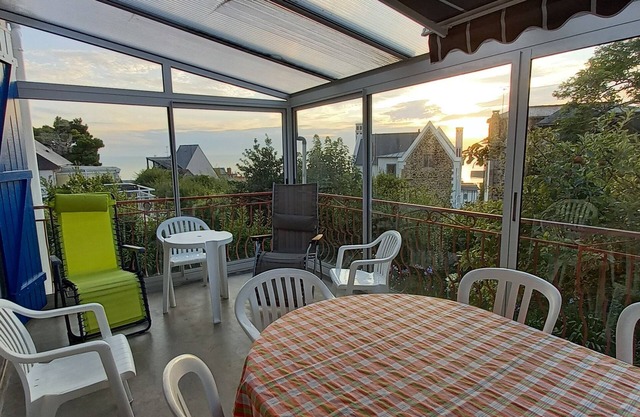 Family home with lovely sea views, 300 m from the beach.