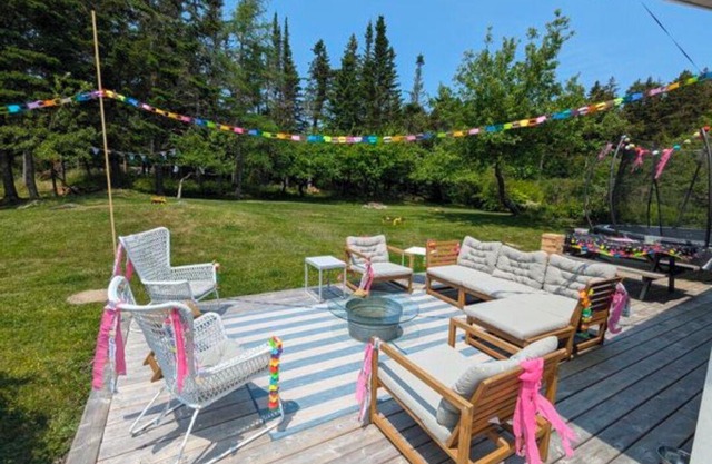 Family home with Wood Fire Sauna near the coast. Hypoallergenic pet friendly.