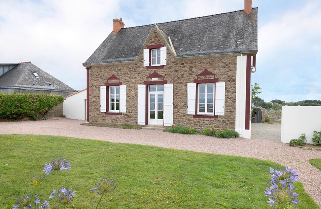 Family house with sea view in Assérac