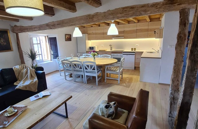 Family house with views of the Linares reservoir