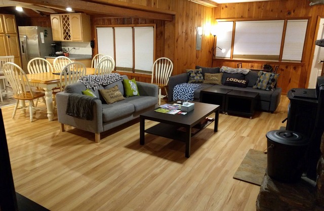 Family Lodge Btwn Stratton & Mt Snow - TESLA Charger